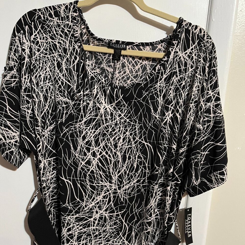 NWT FOREVER WOMAN BLACK AND WHITE SHORT SLEEVE DRESS W/BELT SZ 2X